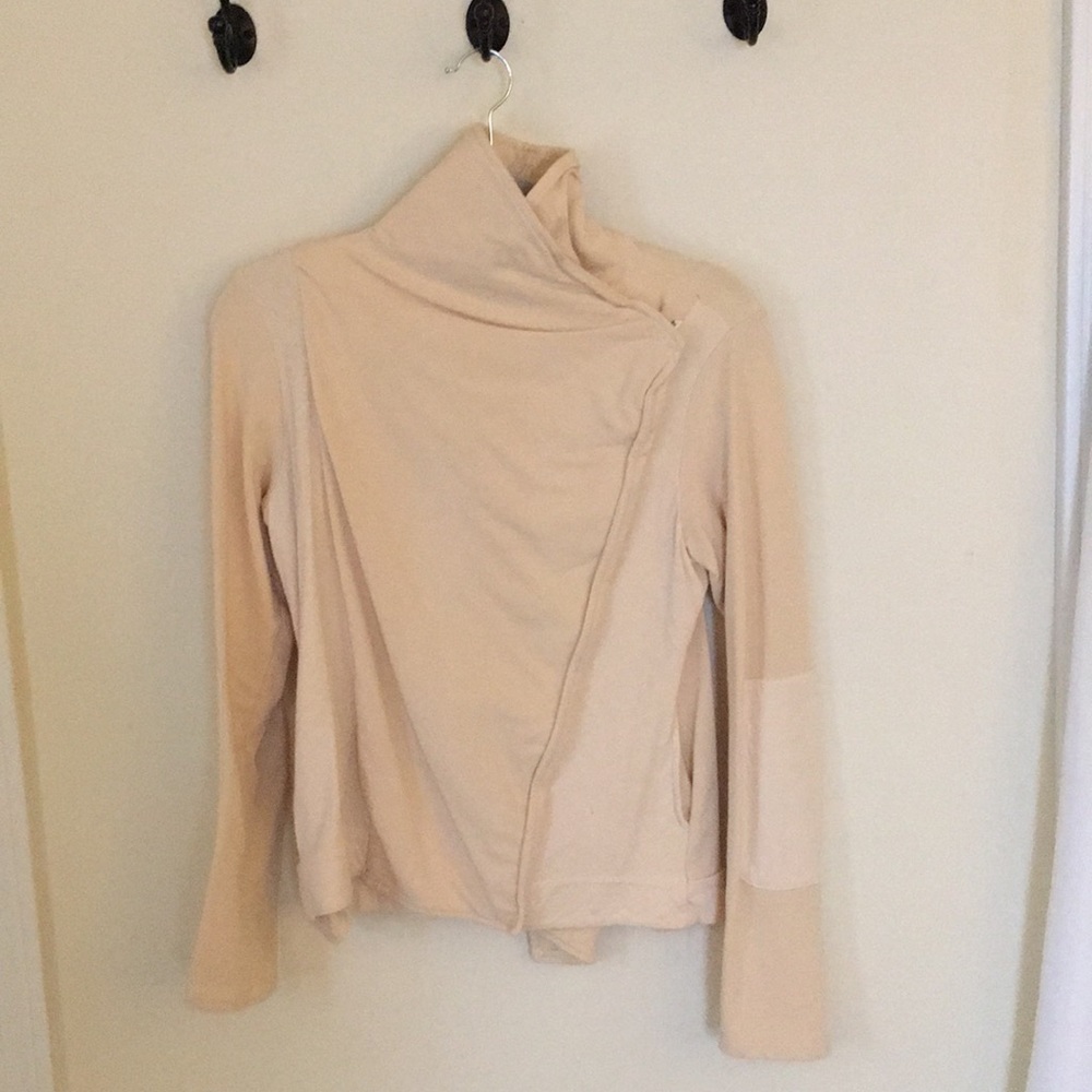 Cute Yellow sweatshirt jacket!